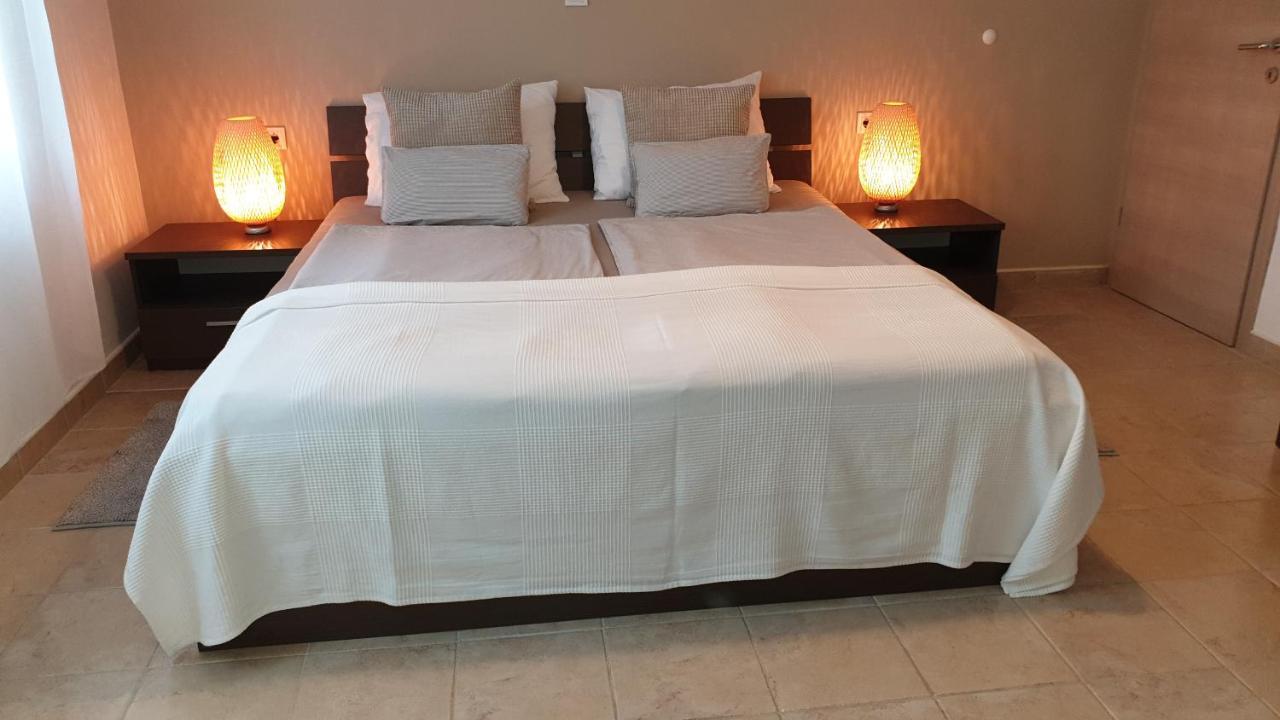 Apartments Suha Punta - Villa Babalonija Kampor Luaran gambar