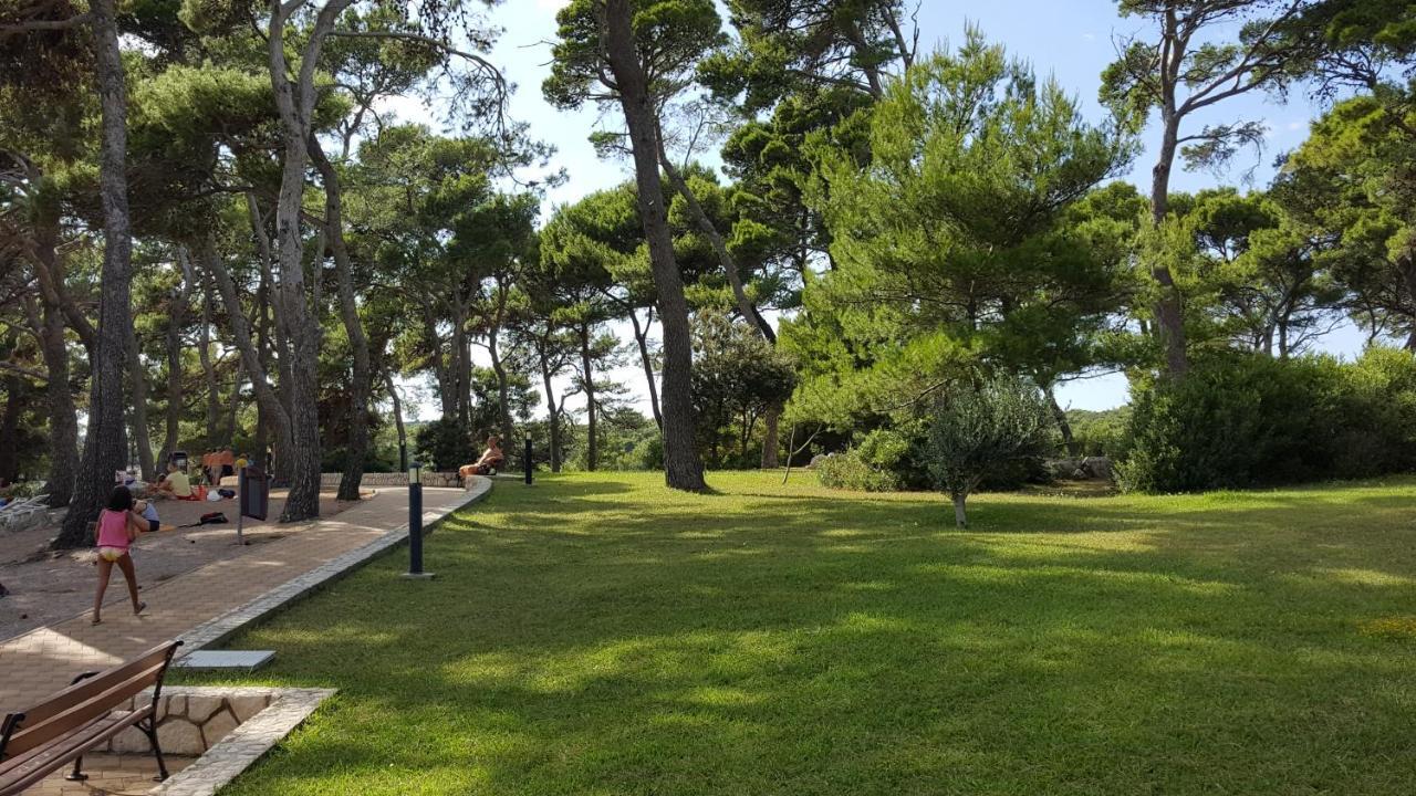 Apartments Suha Punta - Villa Babalonija Kampor Luaran gambar