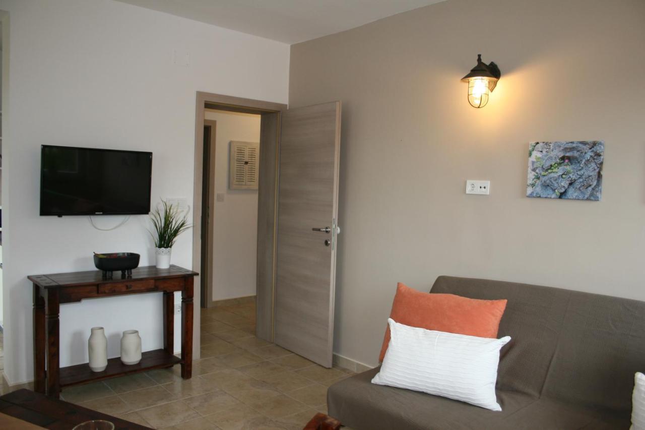 Apartments Suha Punta - Villa Babalonija Kampor Luaran gambar